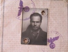 The identification papers Ivio Duranti received from the Nazi regime as a prisoner of war after being taken captive by the Germans when Italy switched sides. 