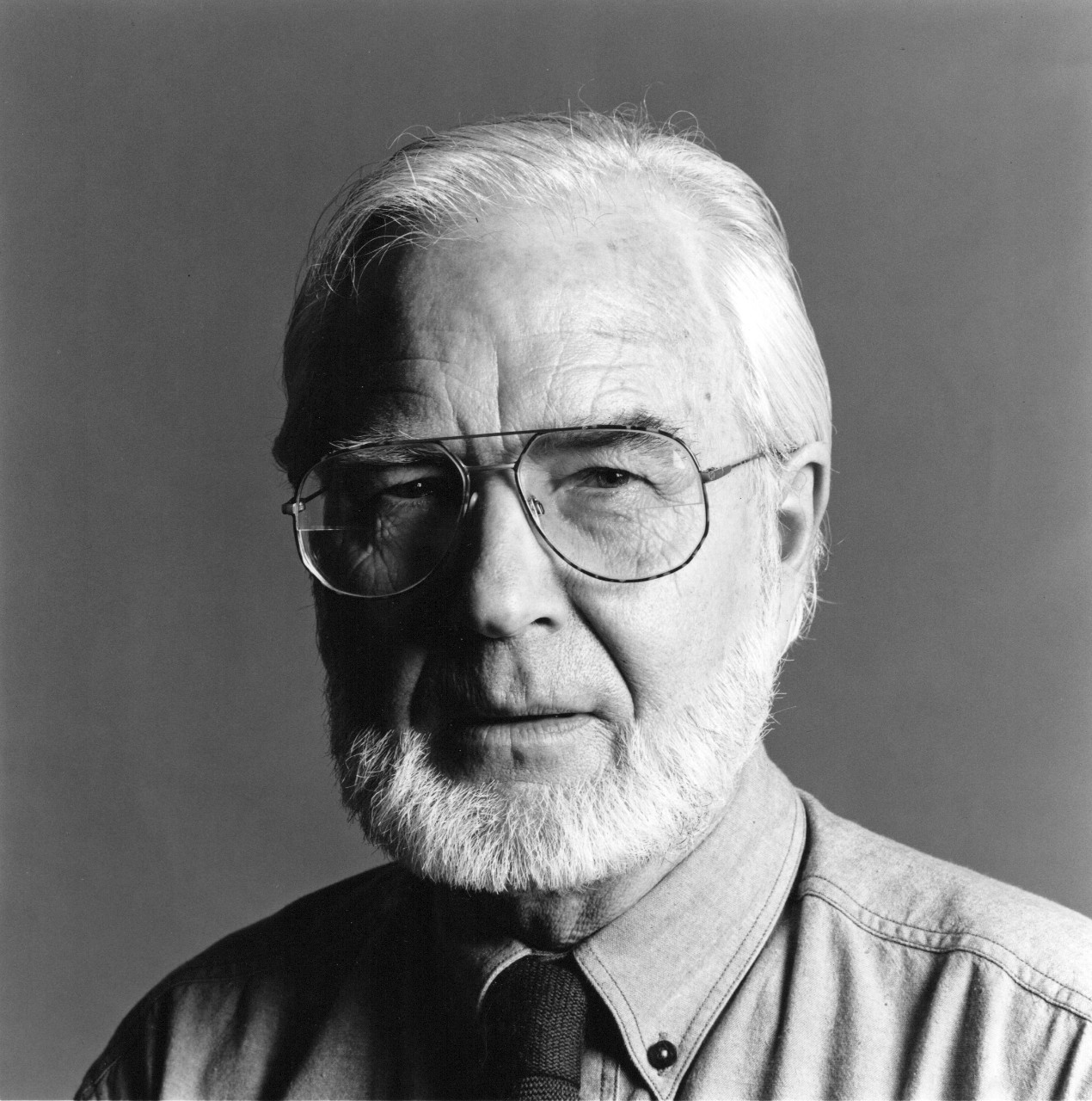 Black and white portrait photo of Helge Larsen