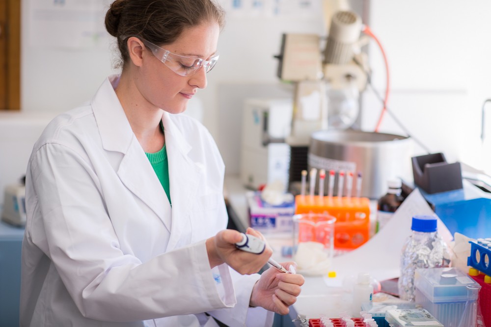 Associate Professor Elizabeth New has won the Eureka Prize for Emerging Leader in Science.