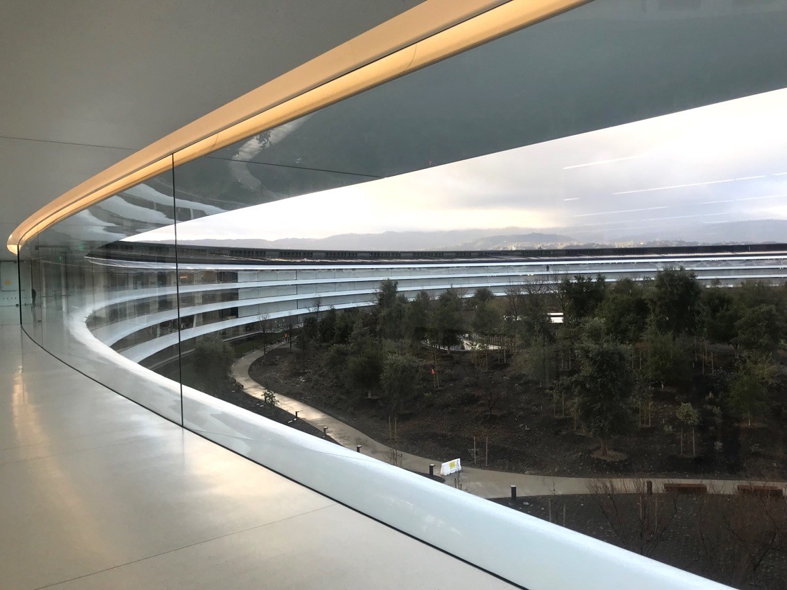 Large curved panes of glass