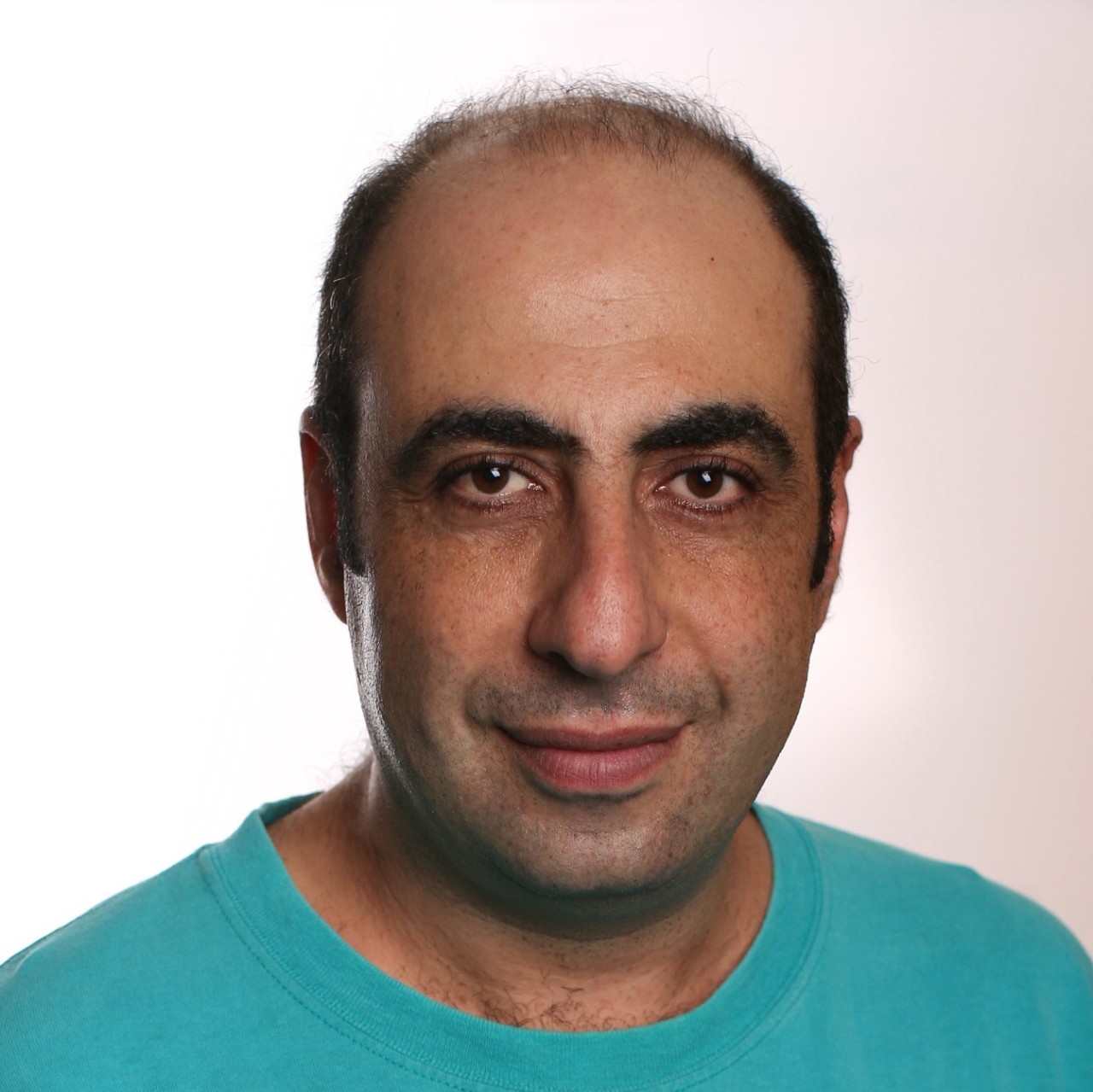 Photo of Associate Professor Leon Poladian