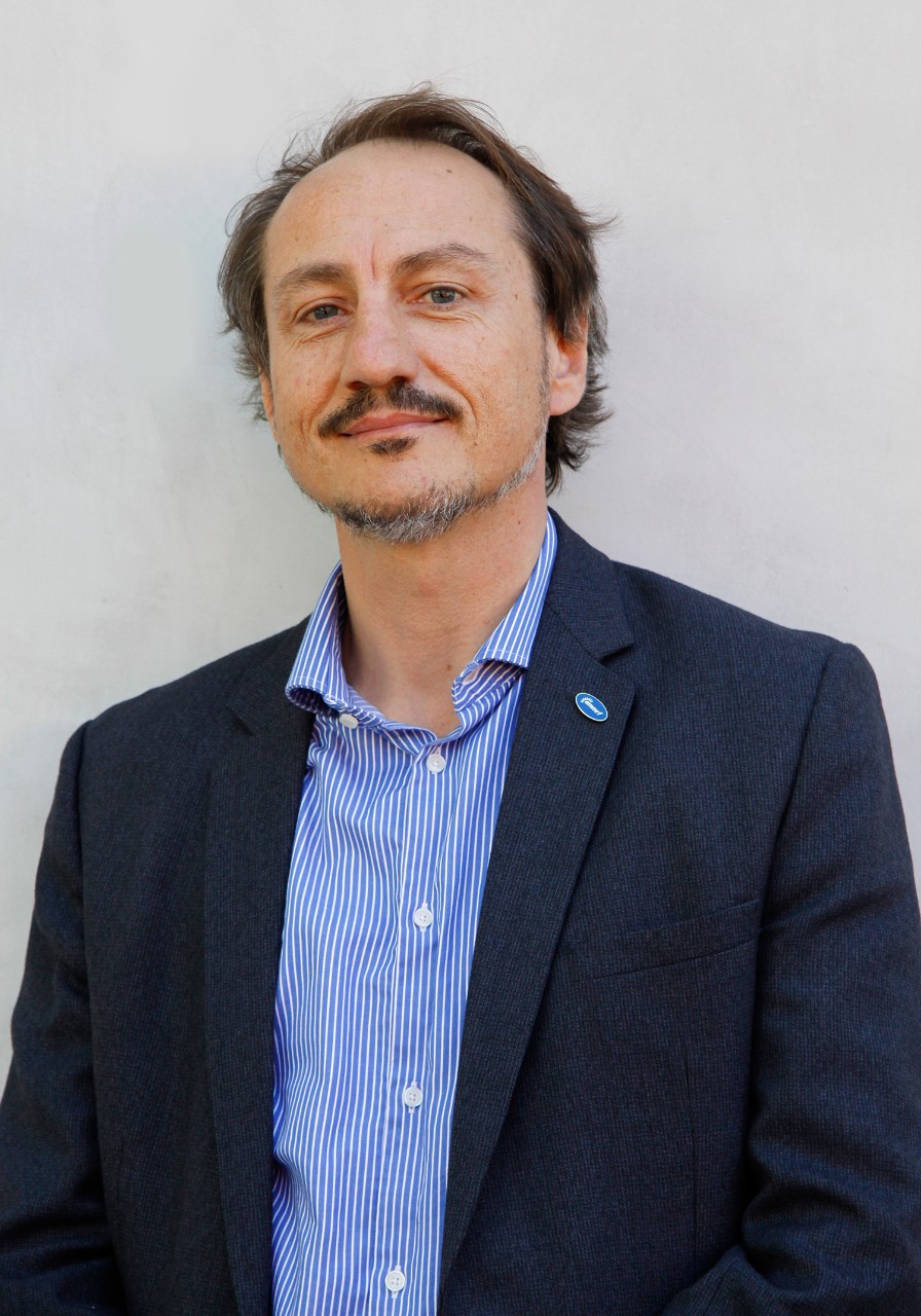 Professor Simon Ringer. 