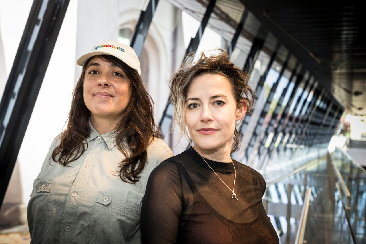 two women smiling at the Con, drummer Bree van Reyk, singer Jane Sheldon